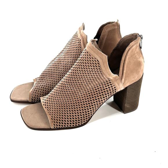 Vince Camuto Katnina Booties 12 NWOT Tan Perforated Leather Boots Ankle Open Toe - Picture 4 of 9